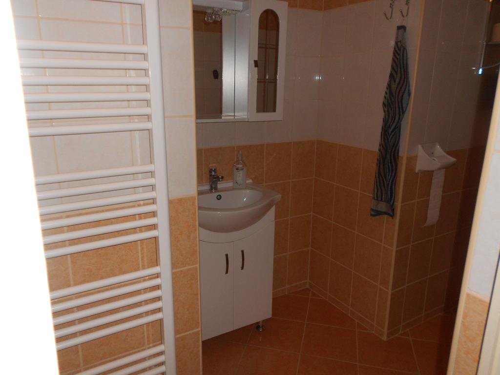 Bora Vendeghaz Appartement *